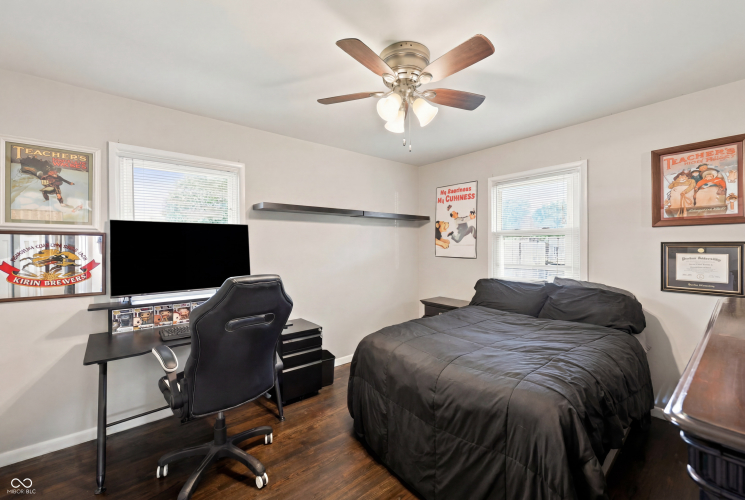 Listing Image 11