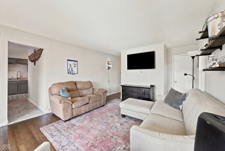 Listing Image 3
