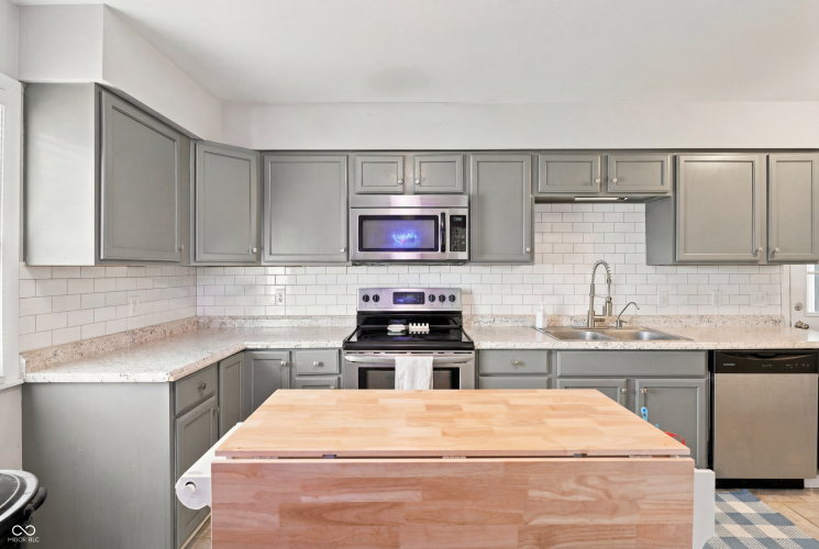 Listing Image 10
