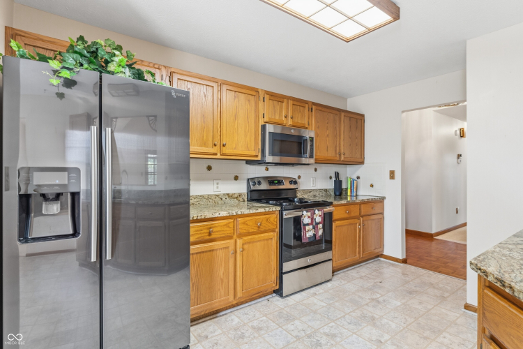 Listing Image 11