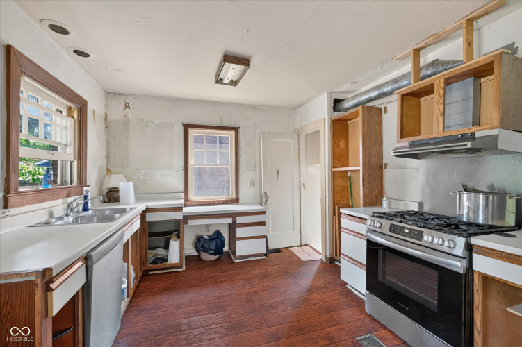 Listing Image 17