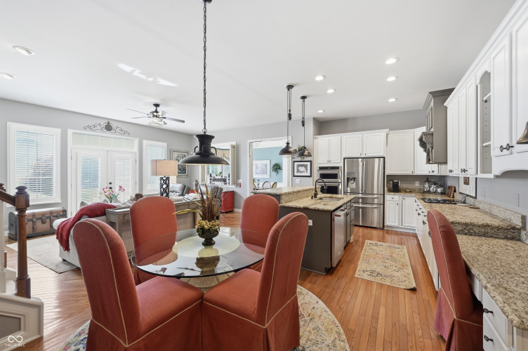 Listing Image 12