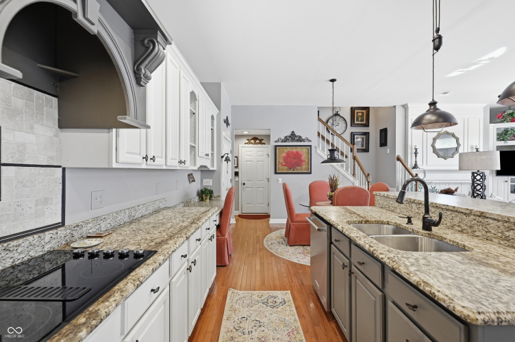 Listing Image 10