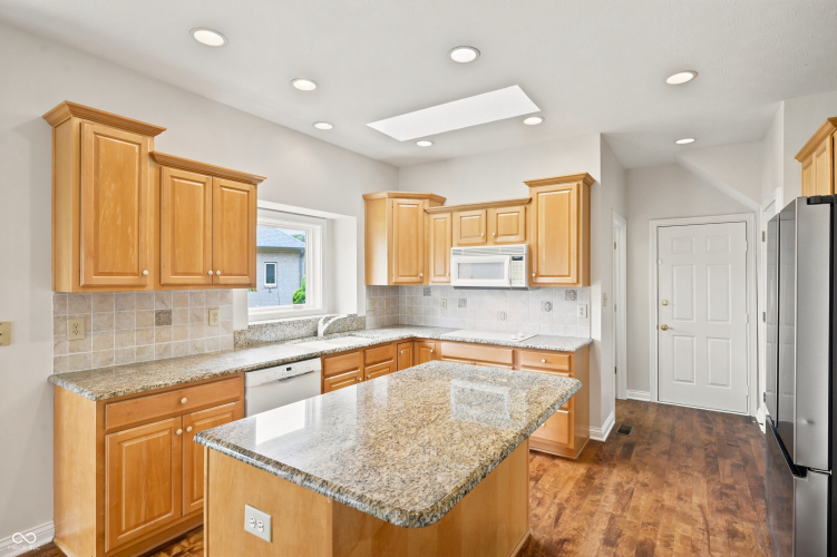 Listing Image 7