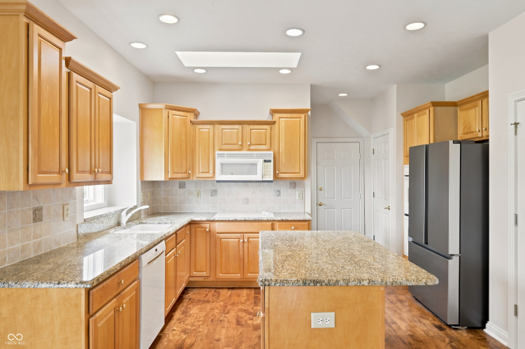 Listing Image 10