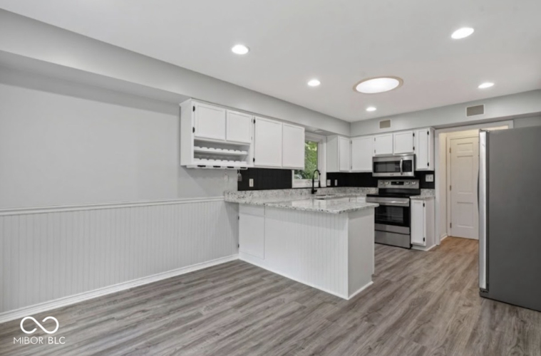Listing Image 12