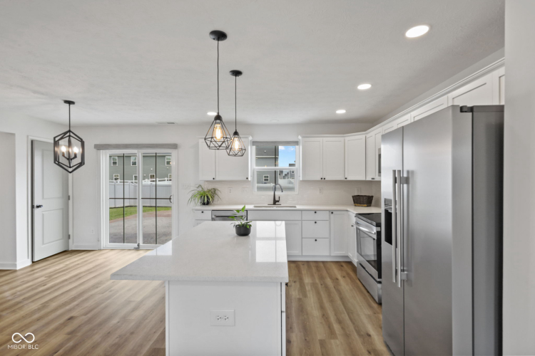 Listing Image 11