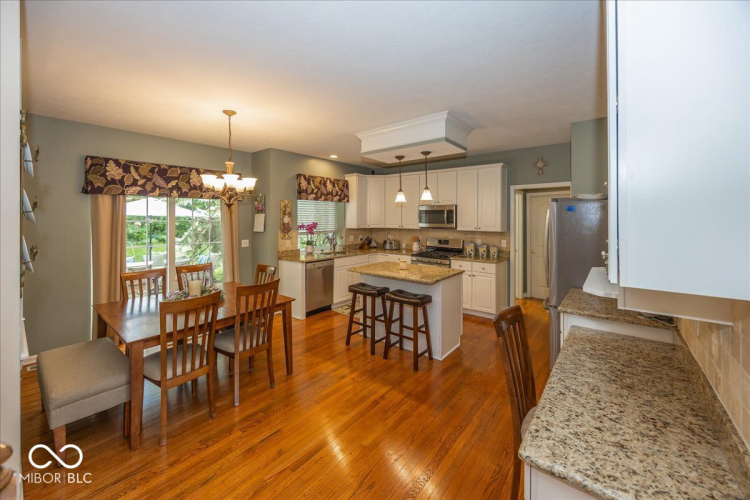 Listing Image 12