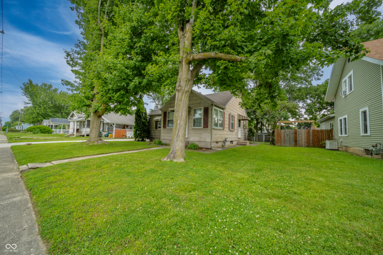 Listing Image 4