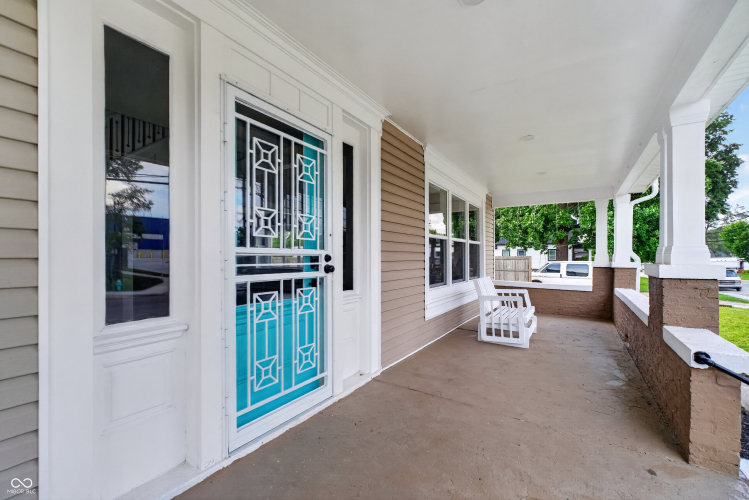 Listing Image 4