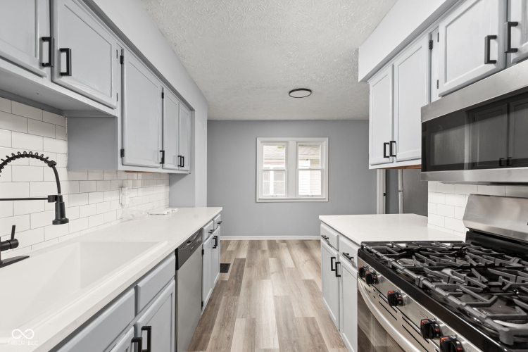 Listing Image 16