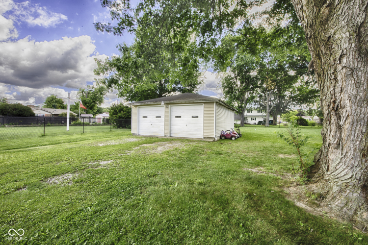Listing Image 4