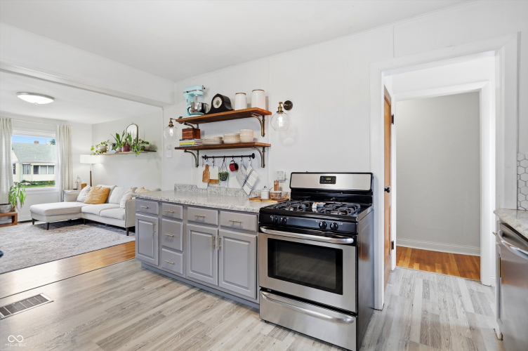 Listing Image 15