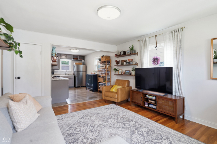 Listing Image 9
