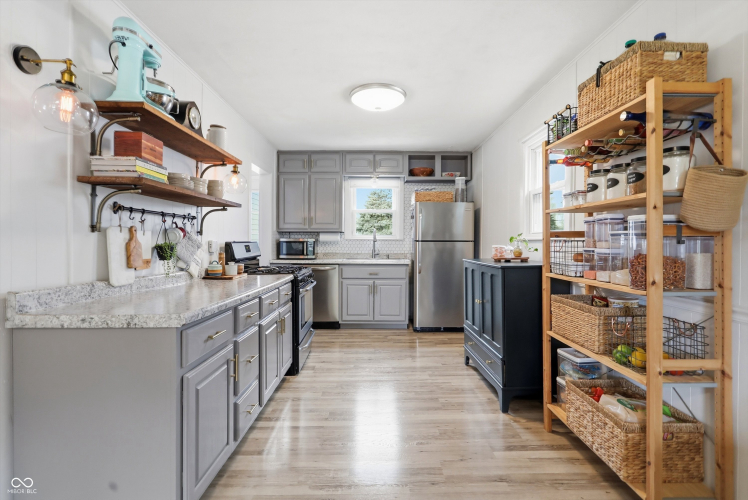 Listing Image 10