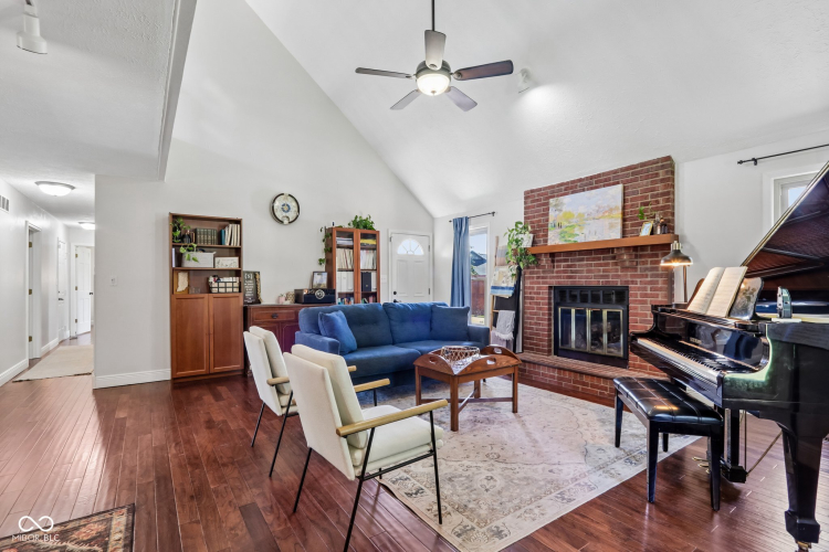 Listing Image 4