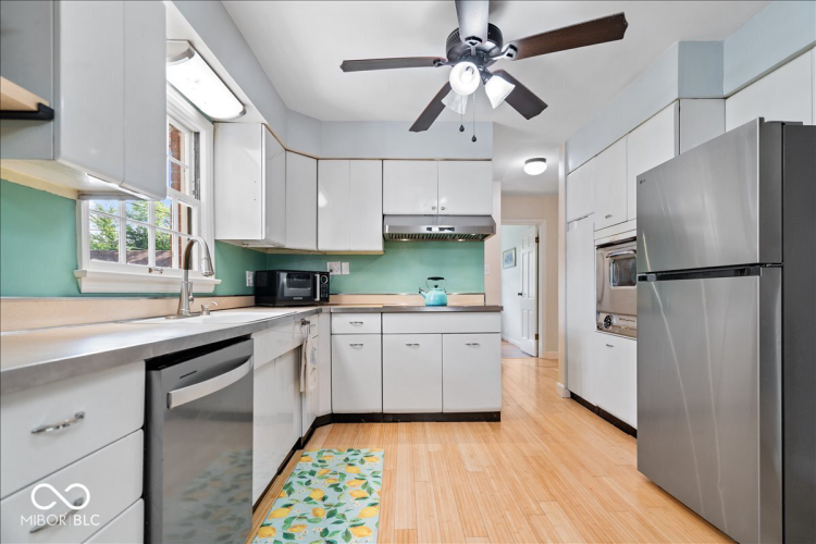 Listing Image 11