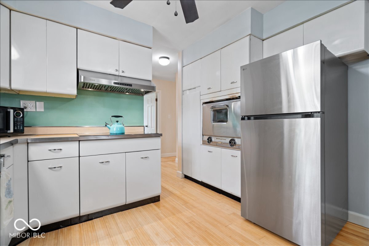 Listing Image 12