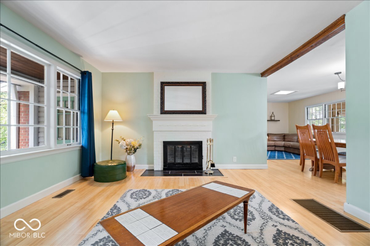 Listing Image 5