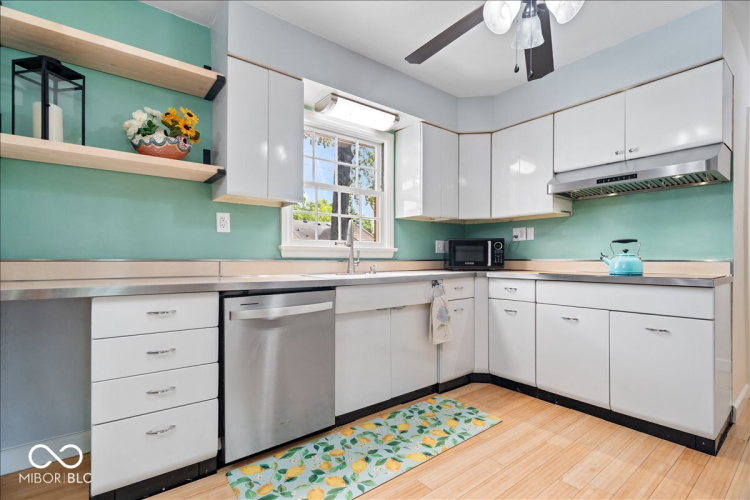 Listing Image 10
