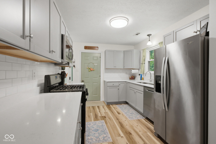 Listing Image 14