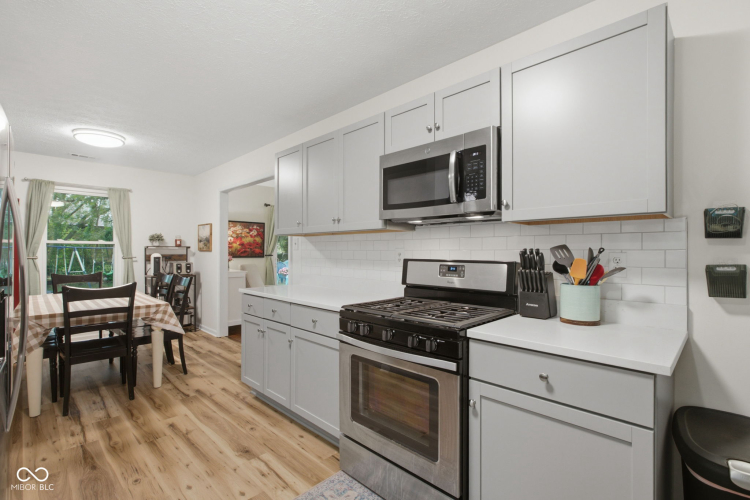 Listing Image 16