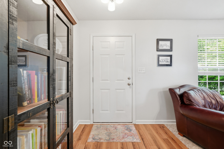 Listing Image 5