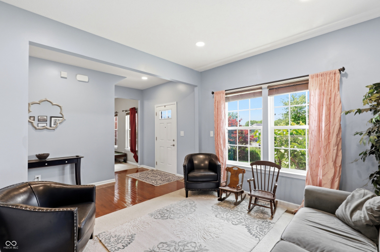 Listing Image 12