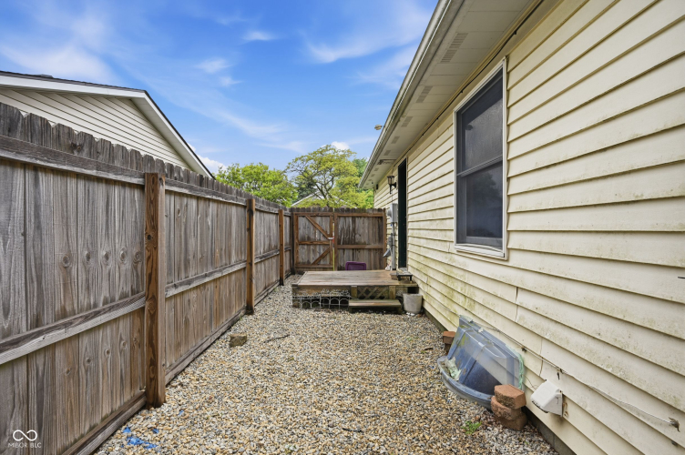 Listing Image 16