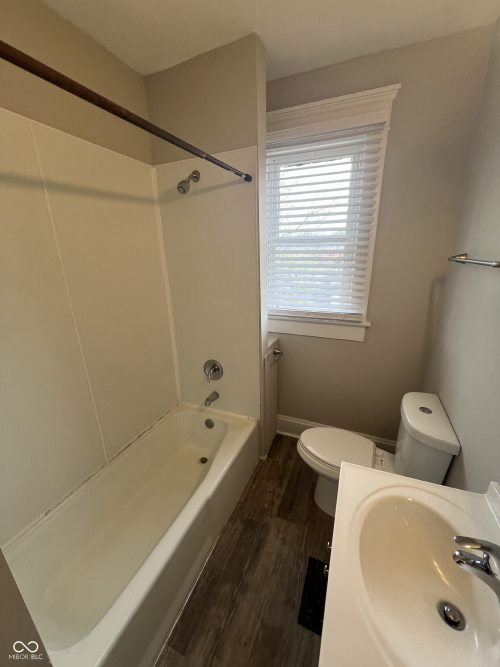 Listing Image 19