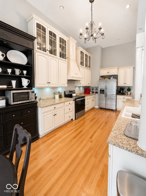 Listing Image 11