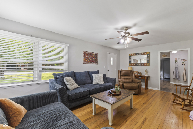 Listing Image 3