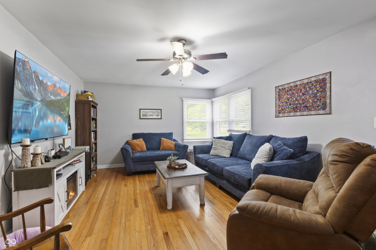 Listing Image 4