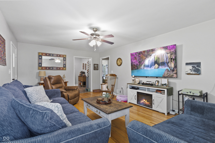 Listing Image 5