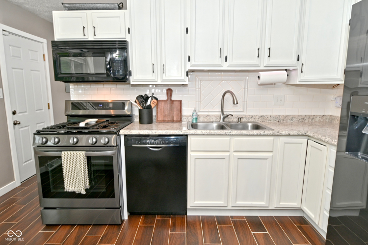 Listing Image 18
