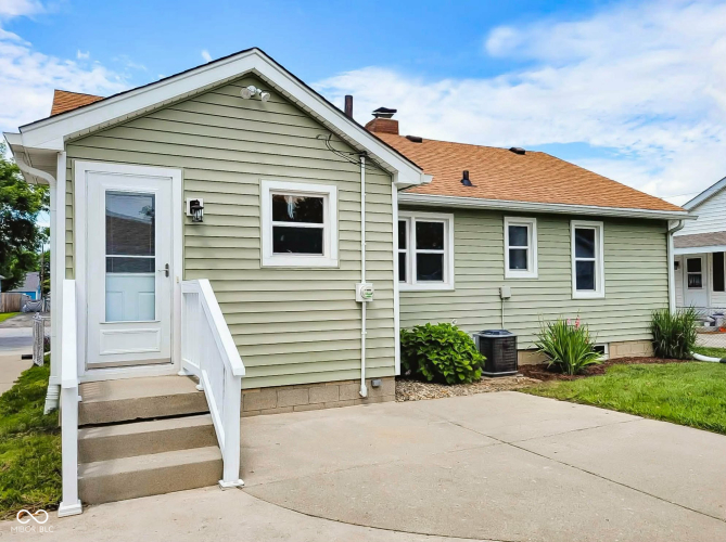 Listing Image 12