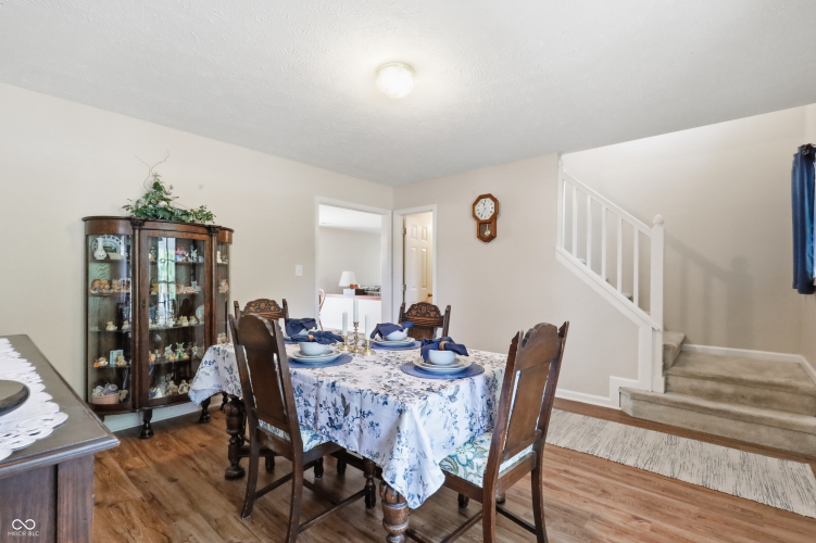 Listing Image 12