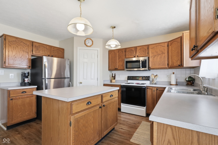 Listing Image 8