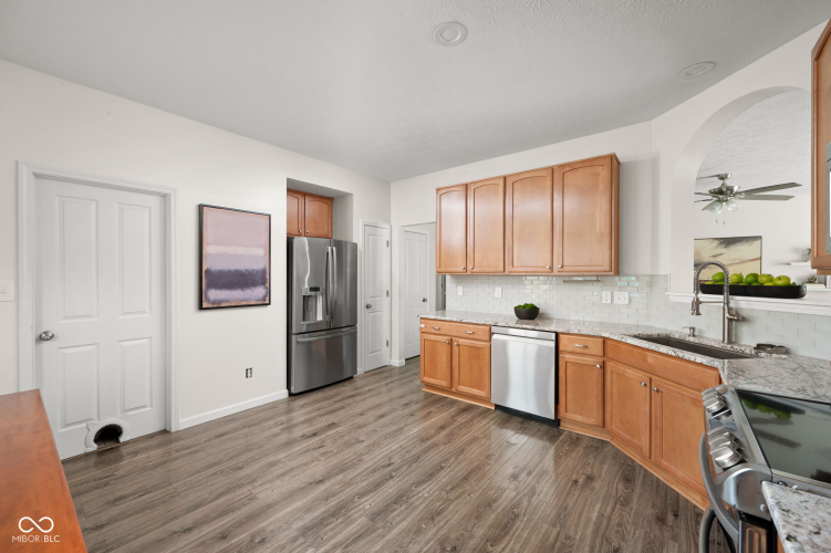 Listing Image 13