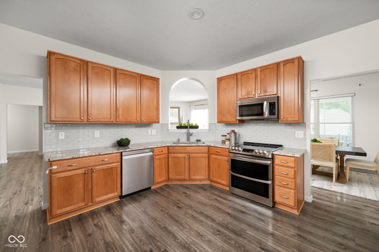 Listing Image 14