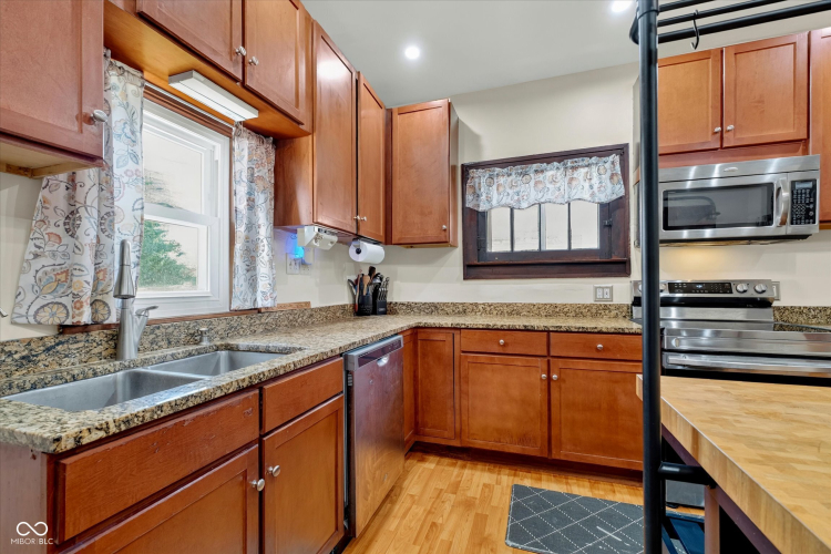 Listing Image 12