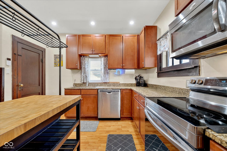 Listing Image 9