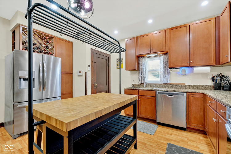 Listing Image 10
