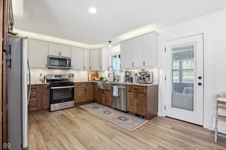 Listing Image 15