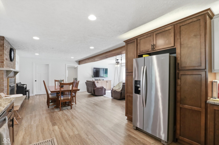 Listing Image 19