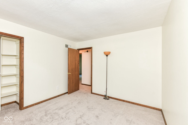 Listing Image 28
