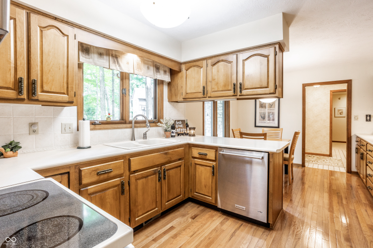Listing Image 12