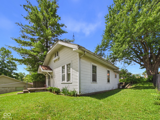 Listing Image 4