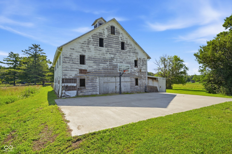 Listing Image 4