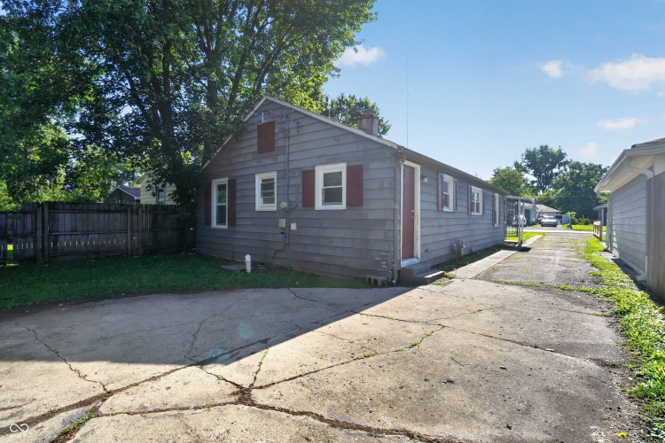 Listing Image 4